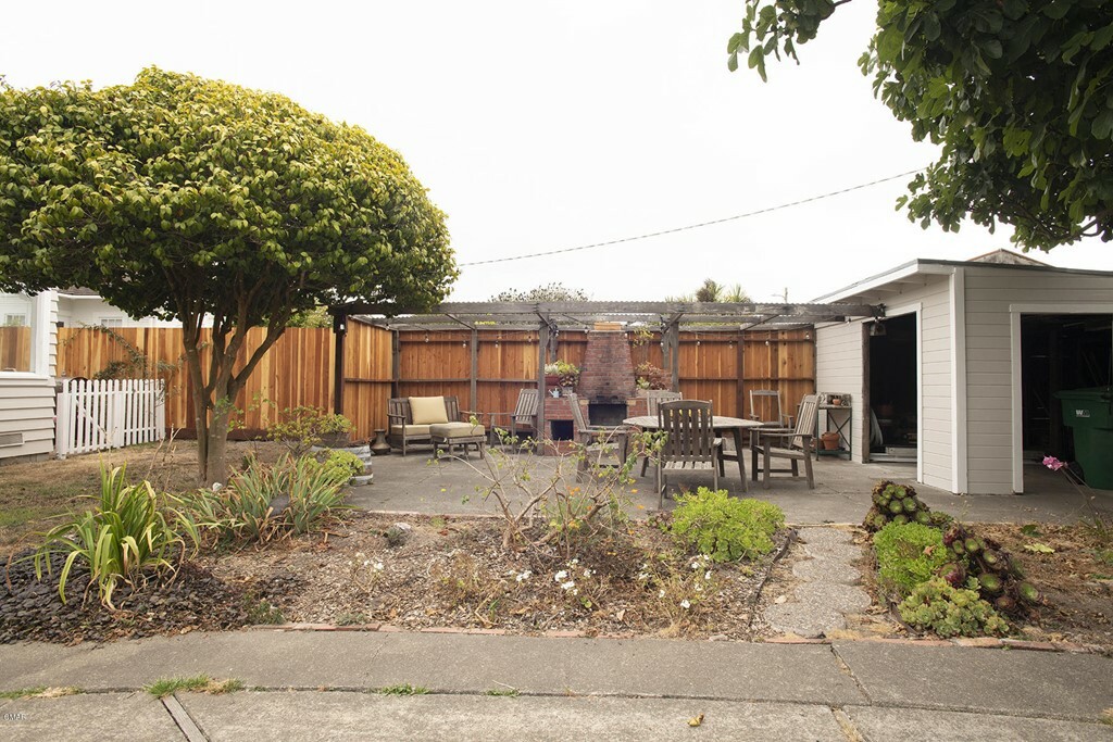 Property Photo:  161 N Lincoln Street  CA 95437 