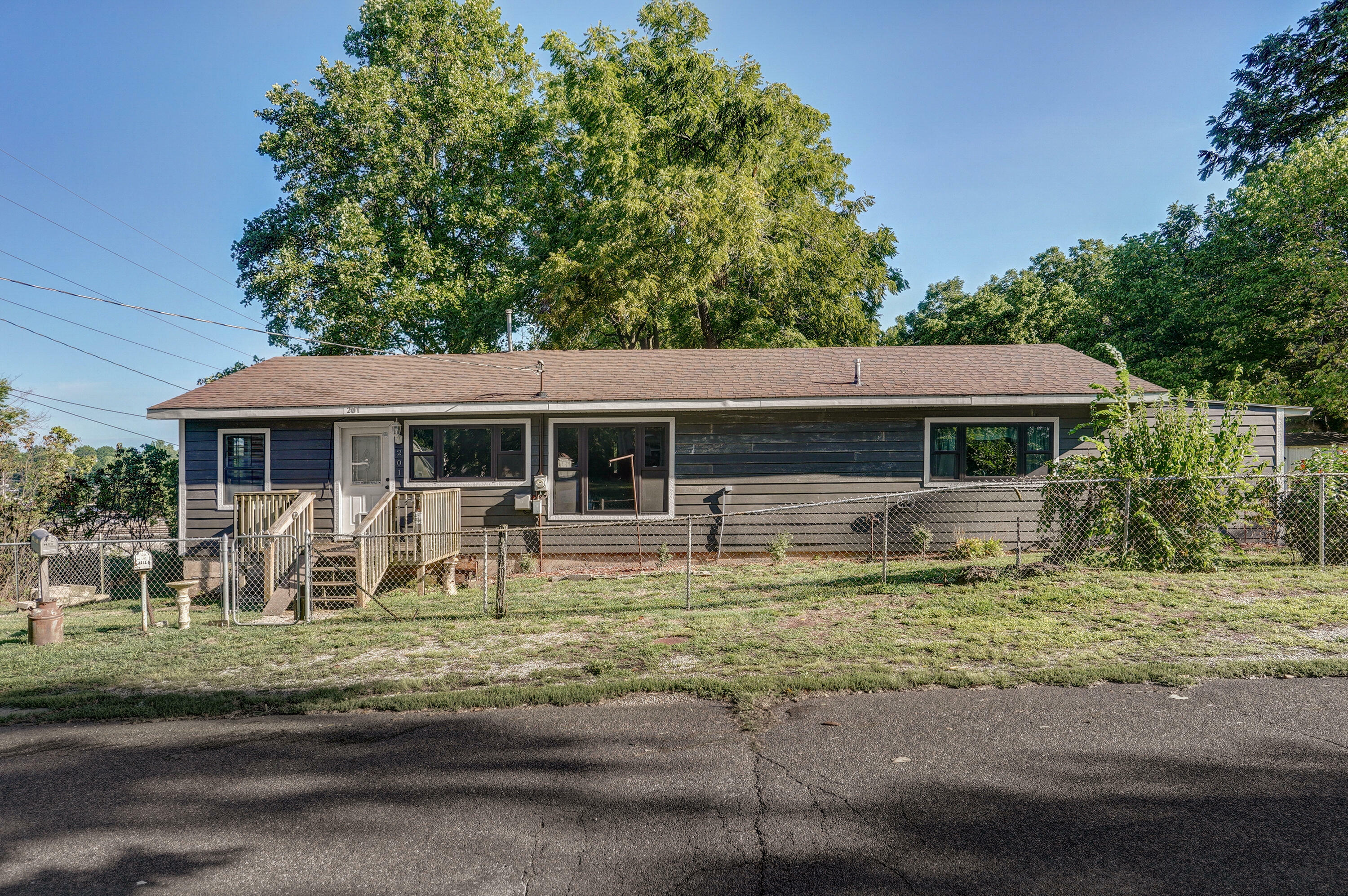 Property Photo: 201 N Elm MO 65708