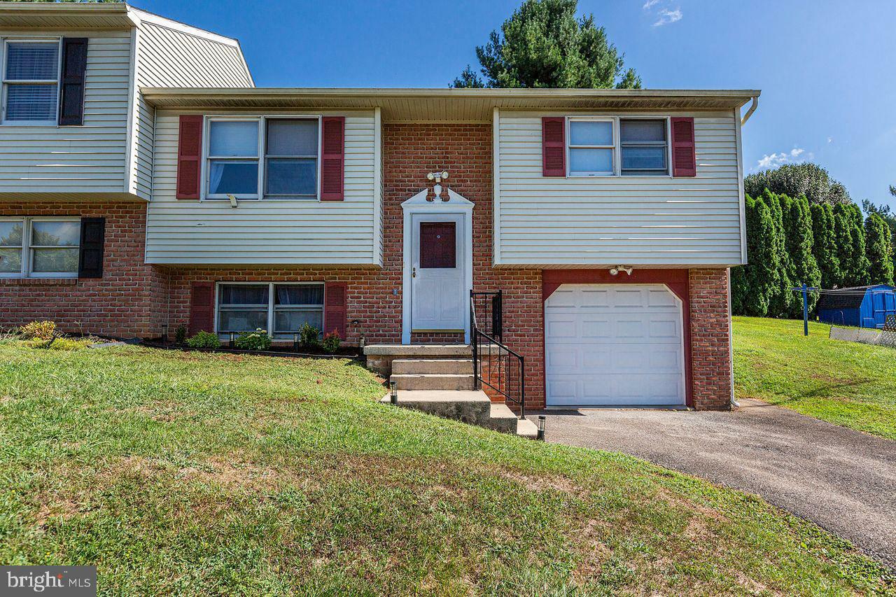 Property Photo:  204 Brewster Drive  PA 17603 