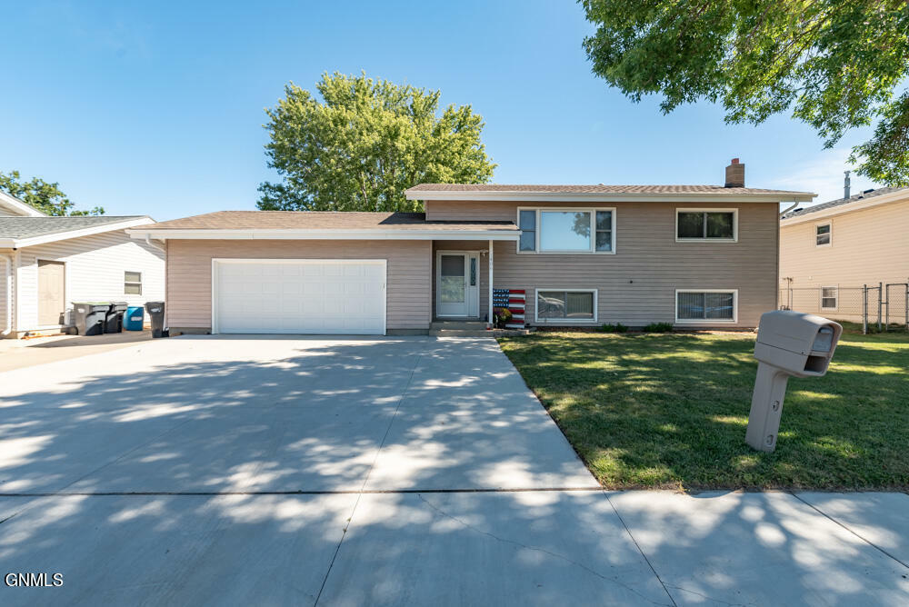 Property Photo:  1406 1st Avenue NW  ND 58554 