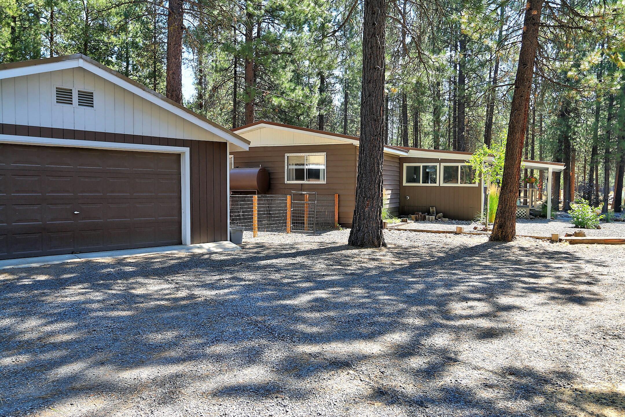 Property Photo: 14815 Springwood Road OR 97739