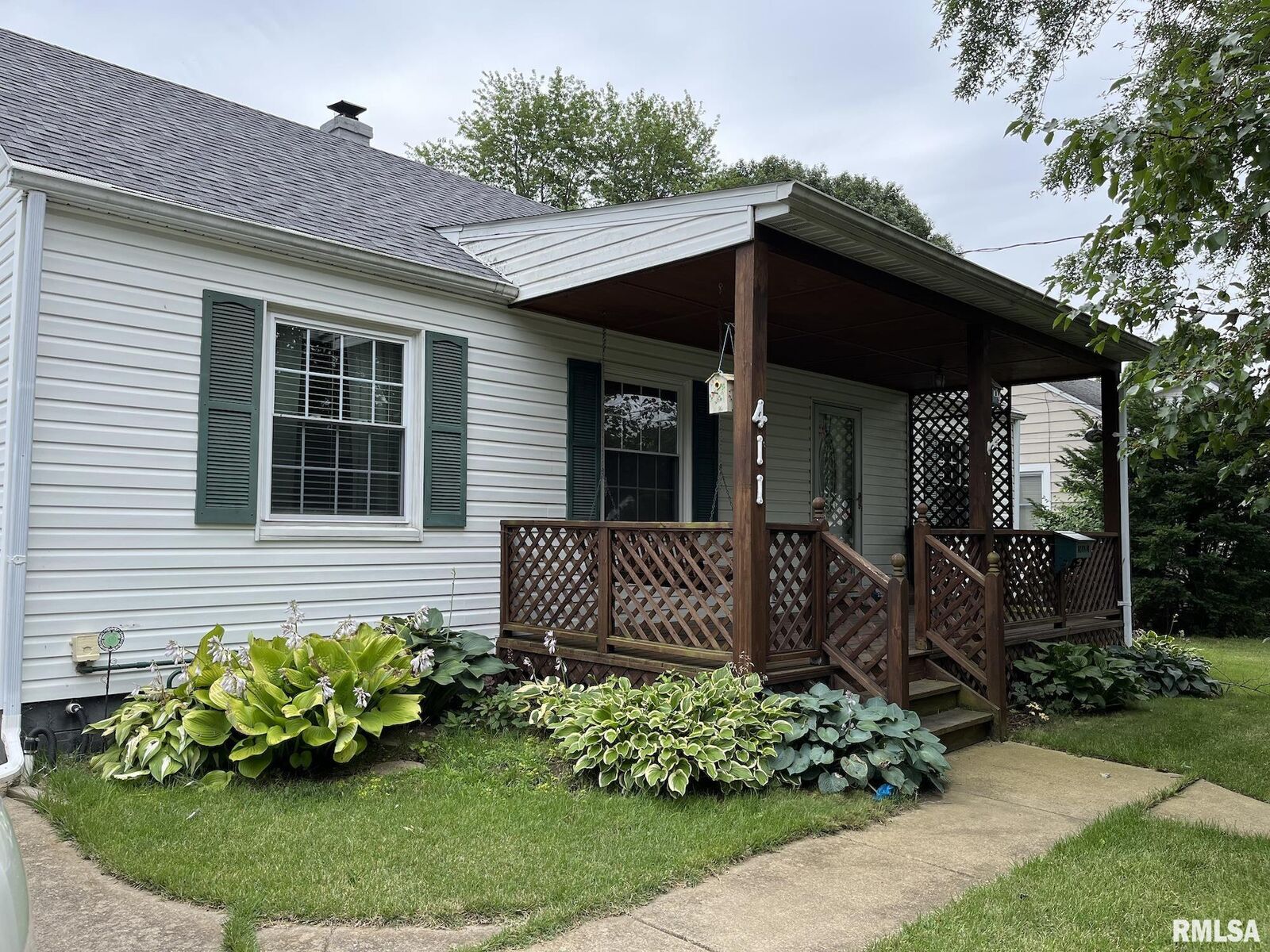 Property Photo:  411 Redbud  IL 61571 