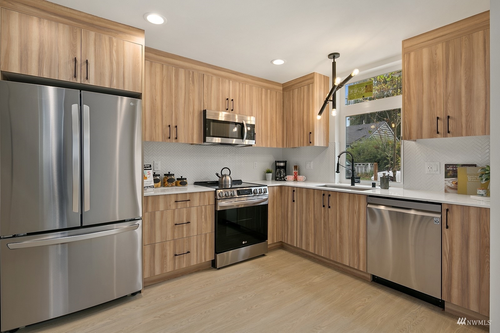 Property Photo: 3427 Alamo Place S WA 98144