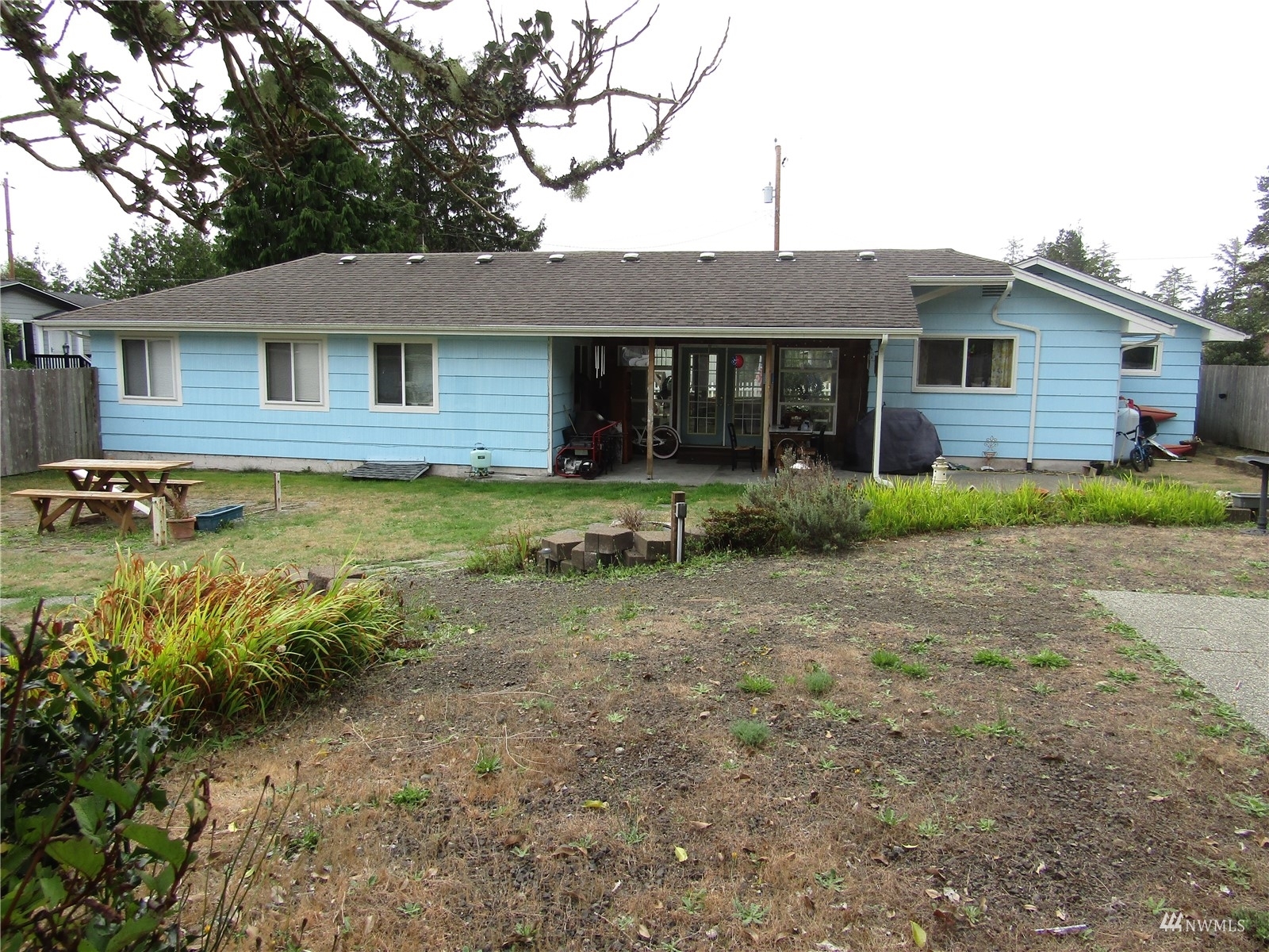 Property Photo:  420 W Pacific  WA 98595 