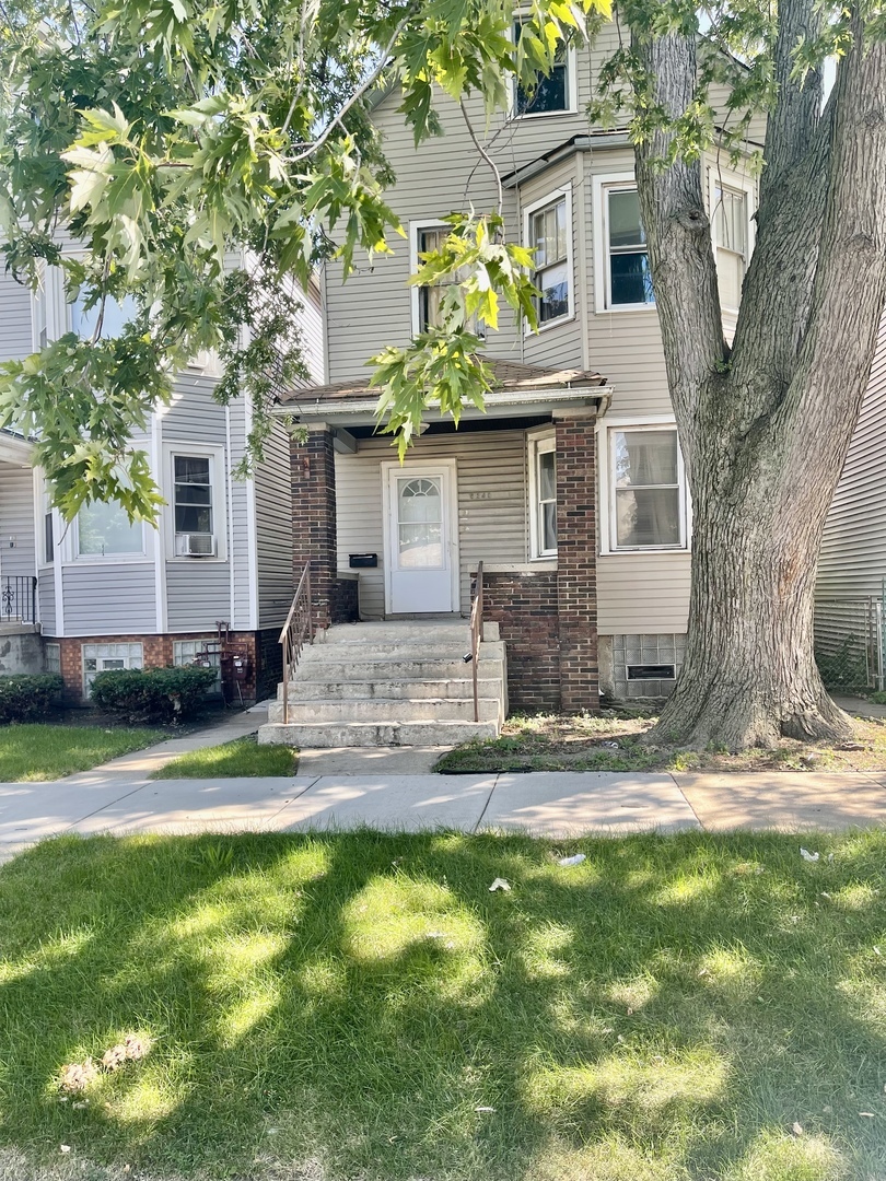 Property Photo:  8245 S Escanaba Avenue  IL 60617 