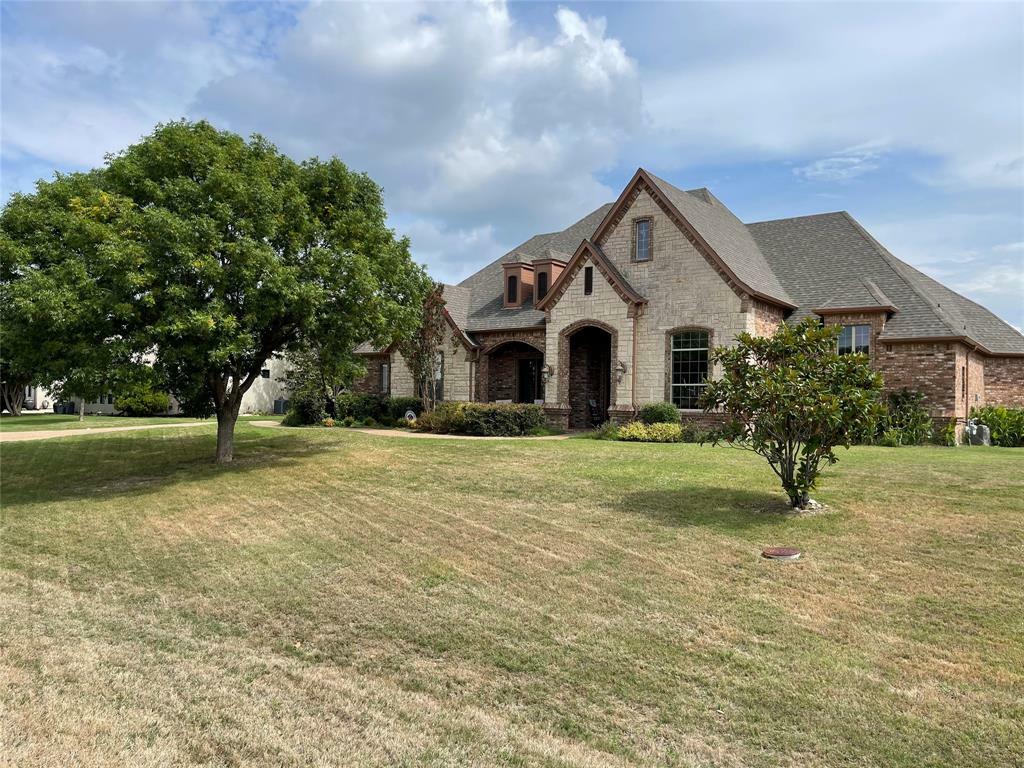Property Photo: 2405 Chipping Campden Road TX 76226