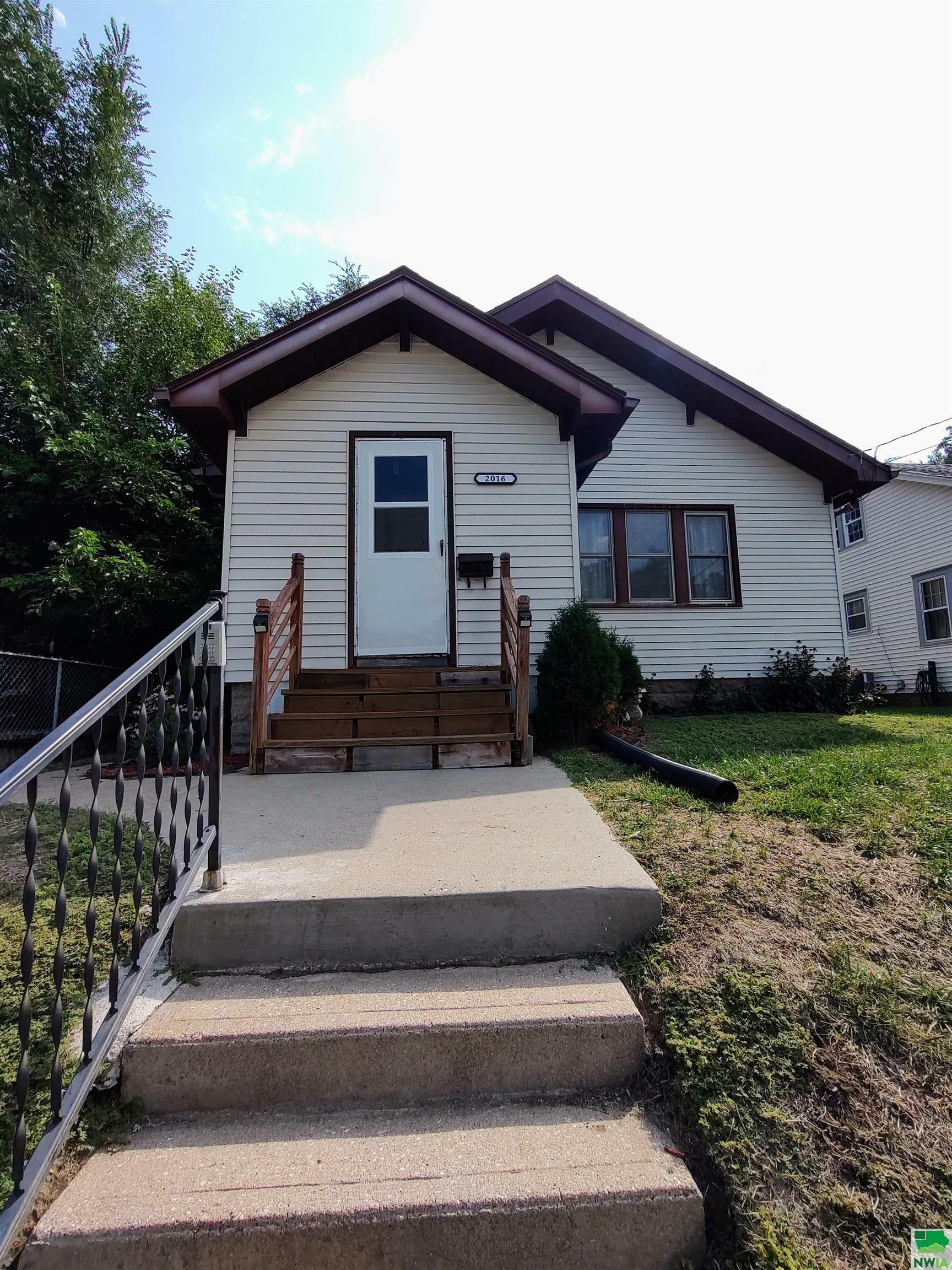 2016 Heights Ave.  Sioux City IA 51104 photo