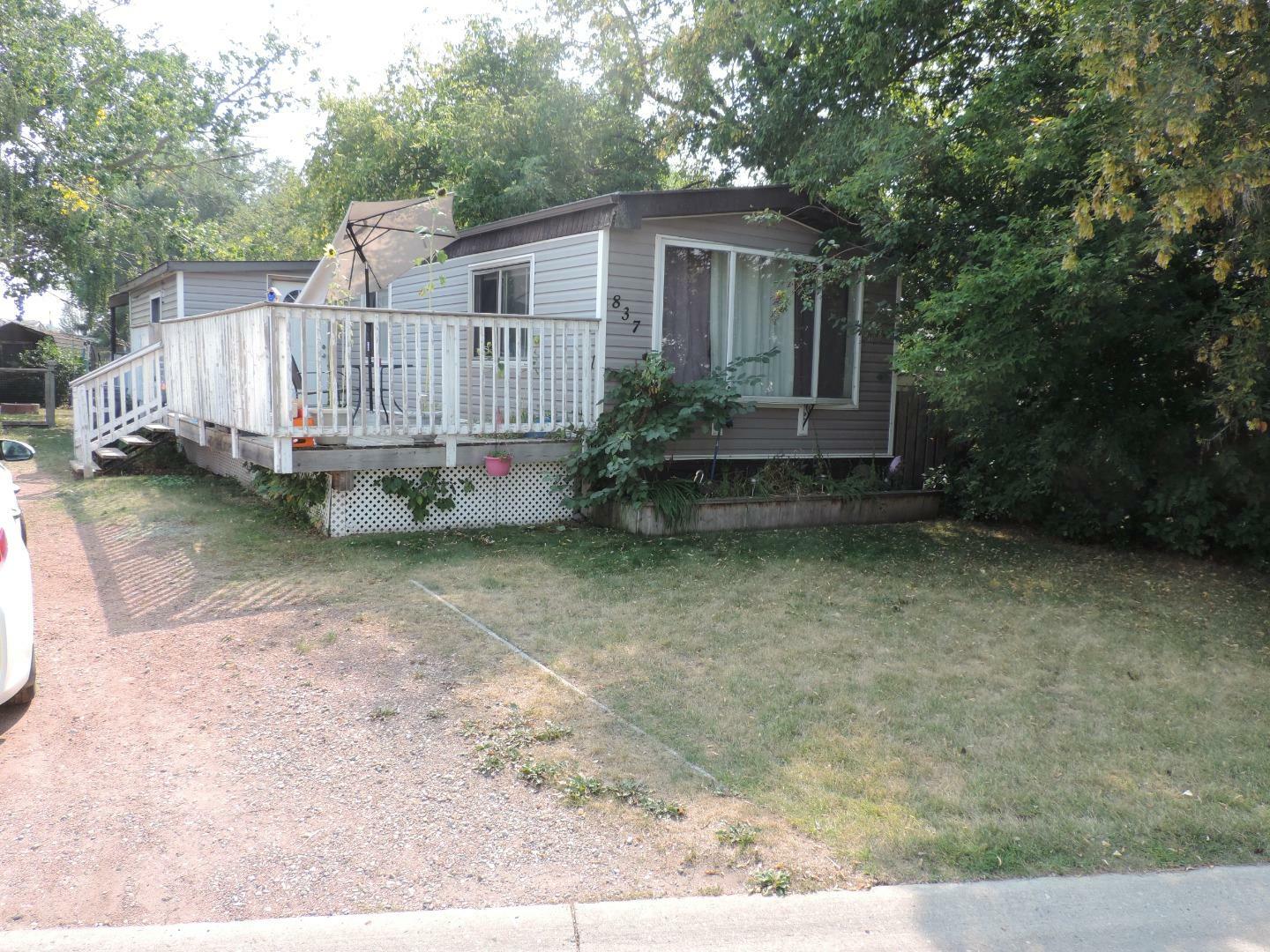 Property Photo: 837 Brentwood Crescent AB T1P 1E4