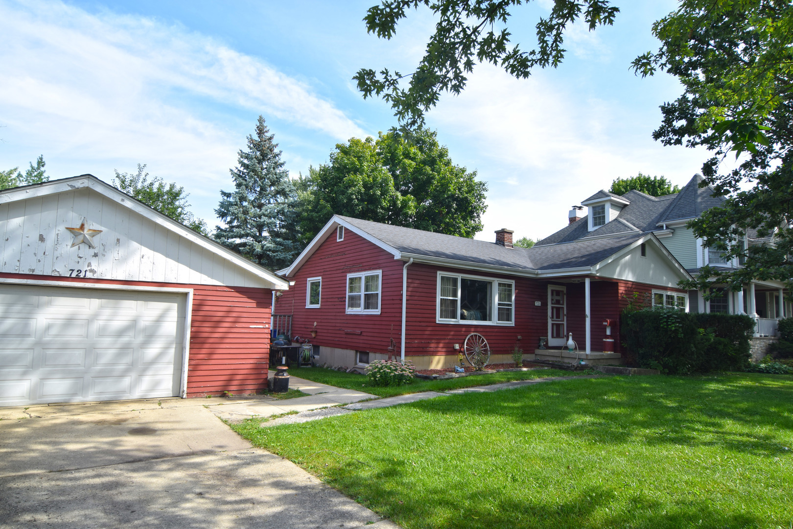 Property Photo:  721 W Jefferson Avenue  IL 60540 