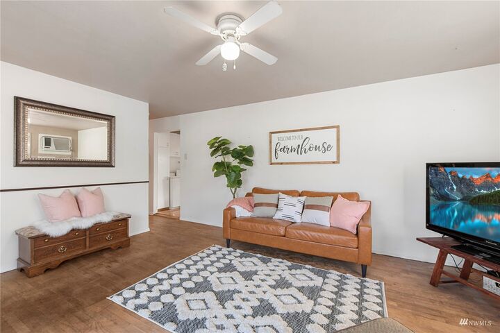 Property Photo:  905 Gellatly Street  WA 98801 