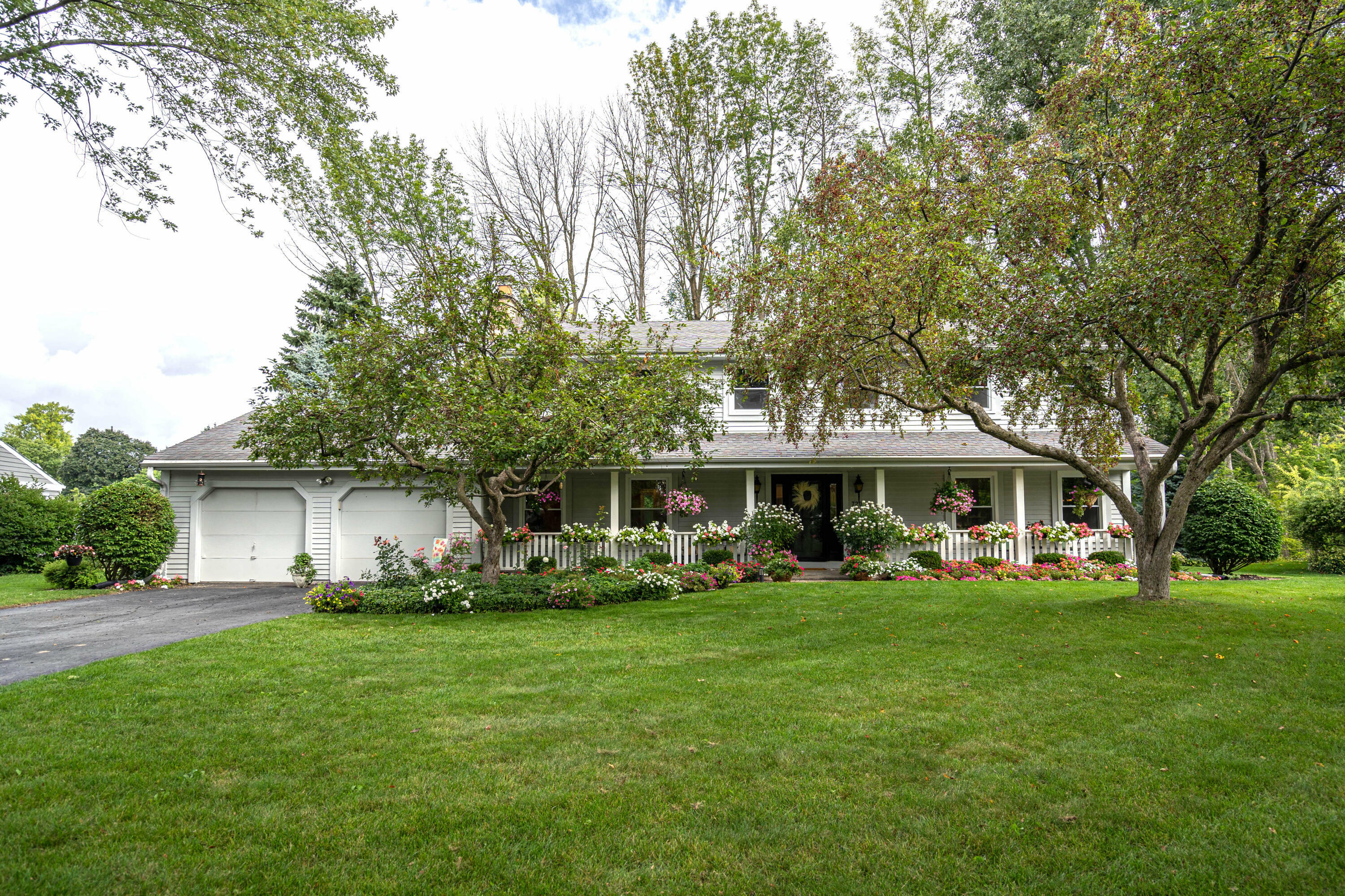 Property Photo:  720 W Clovernook Ln  WI 53217 