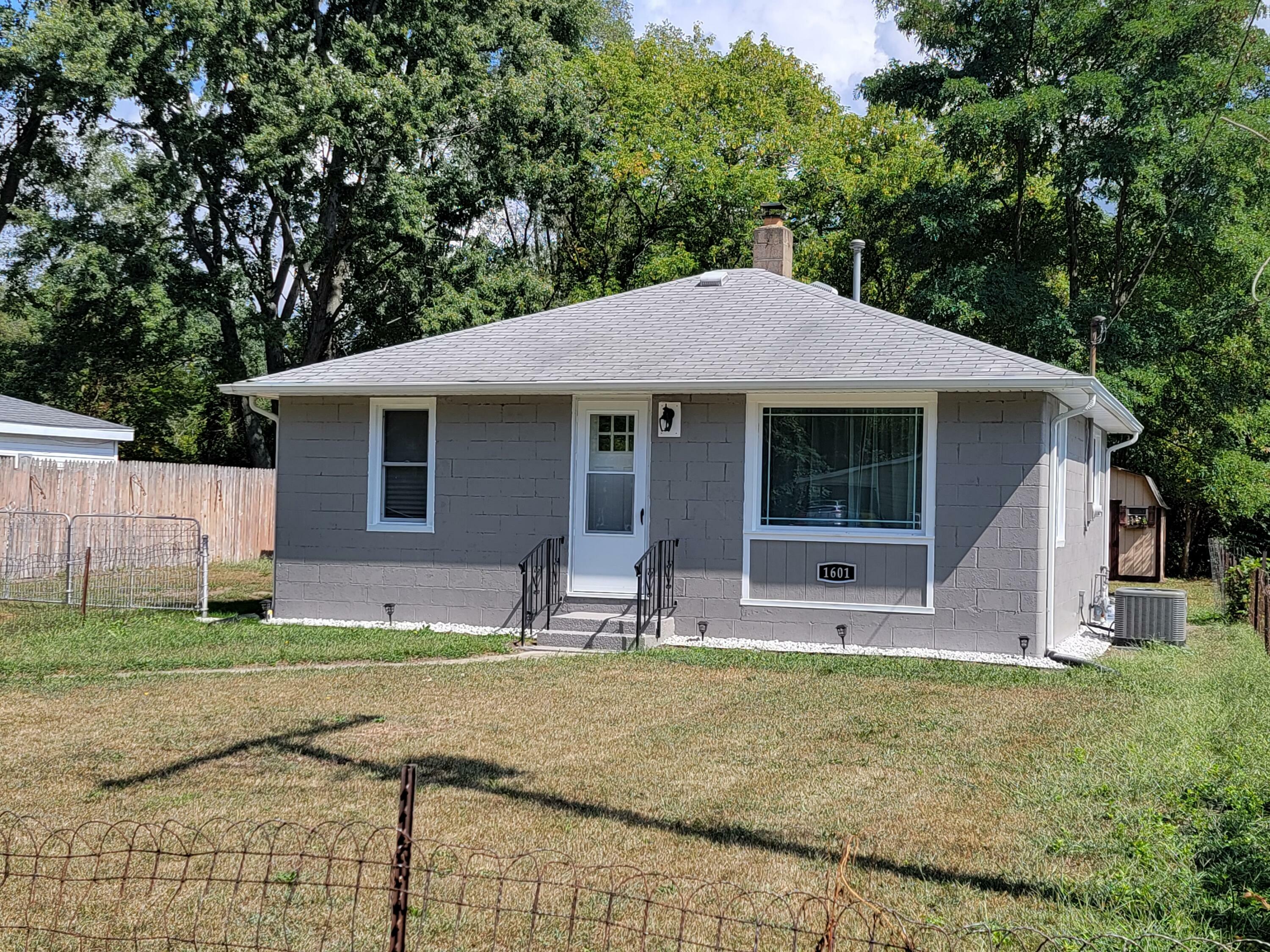 1601 Reeder Avenue  Benton Harbor MI 49022 photo