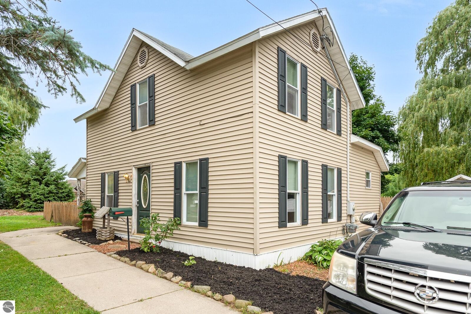 Property Photo:  517 Corinth Street  MI 48880 