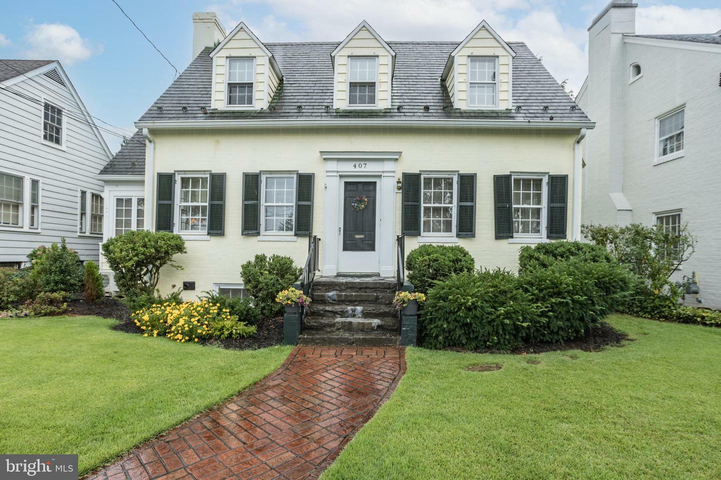 Property Photo:  407 Courtfield Avenue  VA 22601 