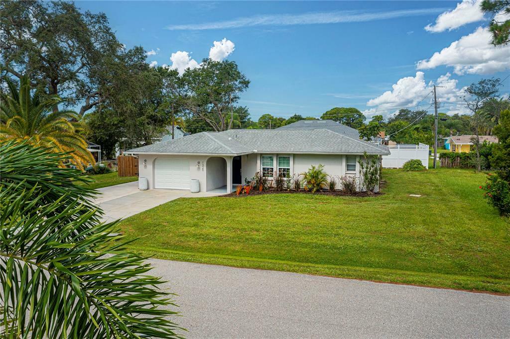 Property Photo:  1320 Nantucket Road  FL 34293 