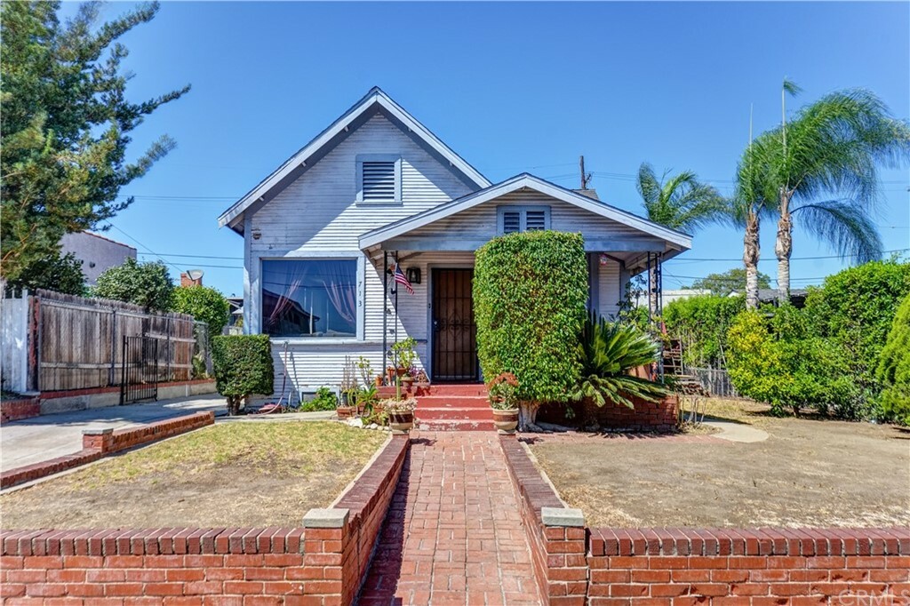 Property Photo: 713 W 165th Place CA 90247