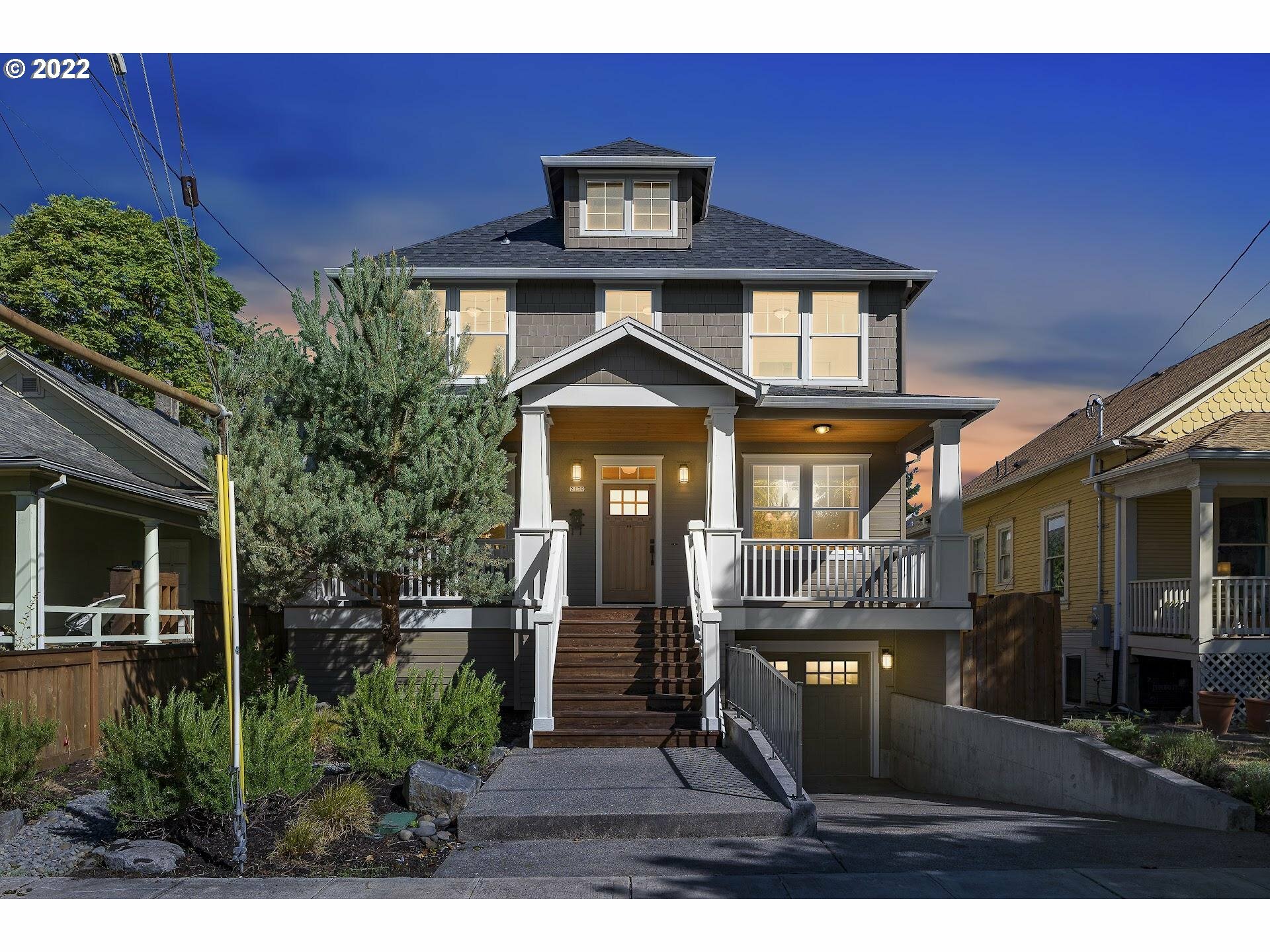 Property Photo: 2139 SE Tibbetts St OR 97202