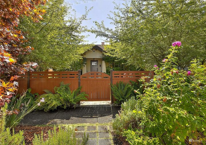 Property Photo:  906 E Morton Street  WA 98404 