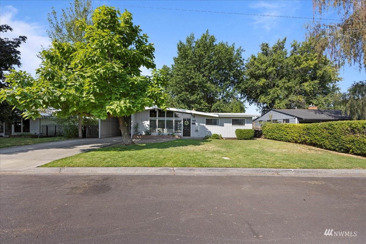 Property Photo: 911 Frazier Drive WA 99362