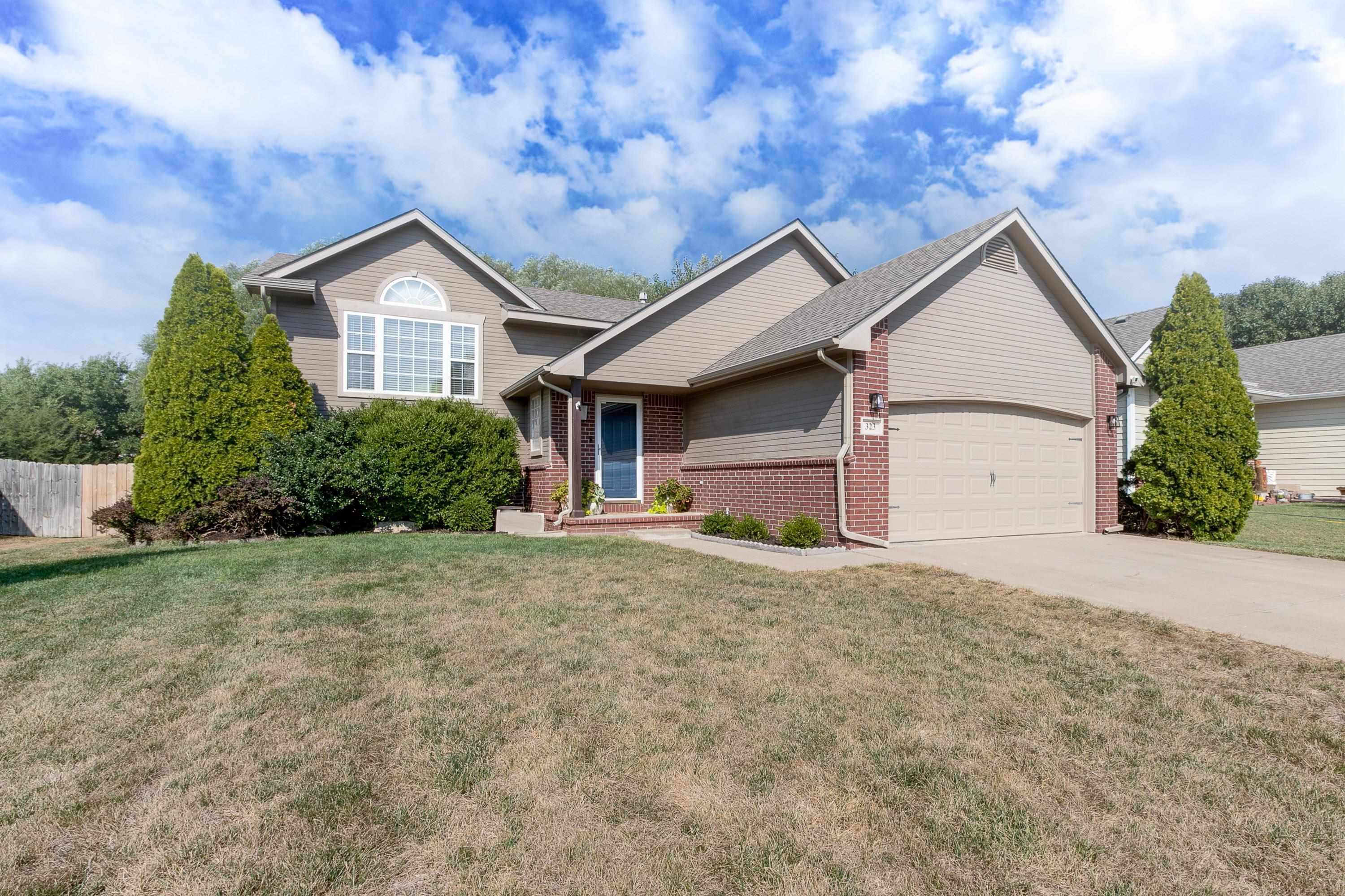 Property Photo:  323 Oakmont Ct  KS 67002 