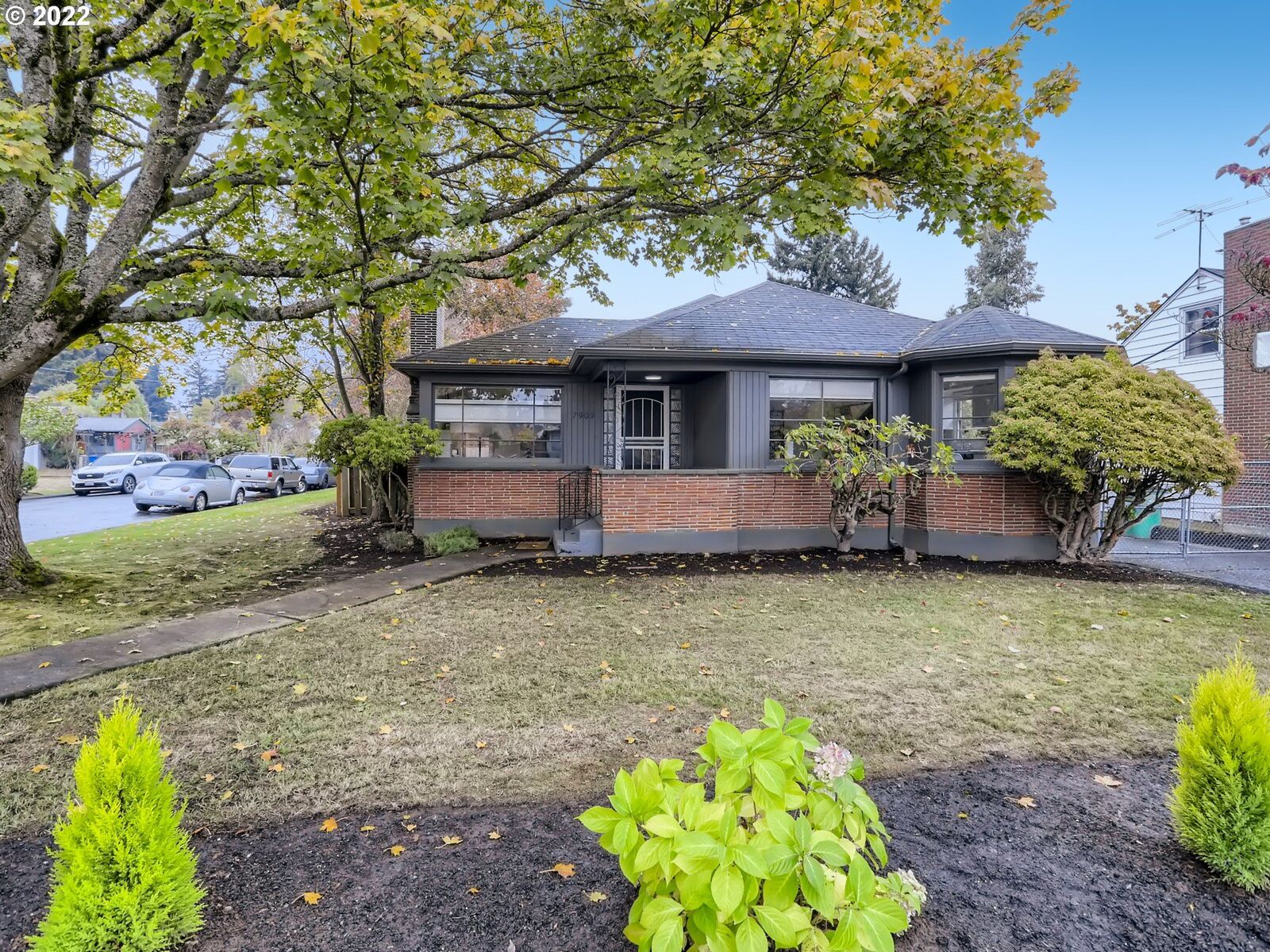 Property Photo: 7909 NE Tillamook St OR 97213