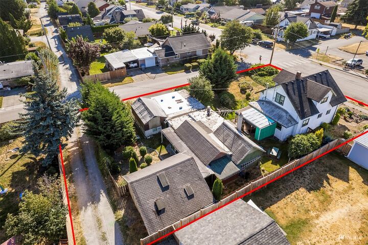 Property Photo: 1305 8th Avenue NW WA 98371