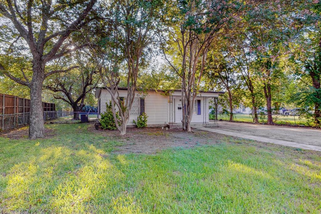 Property Photo:  917 N Elm Street  TX 75146 