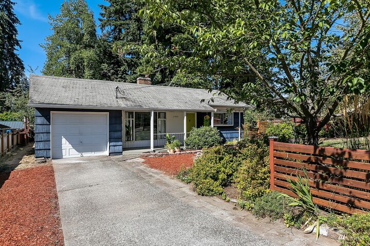 Property Photo:  17909 Linden Avenue N  WA 98133 