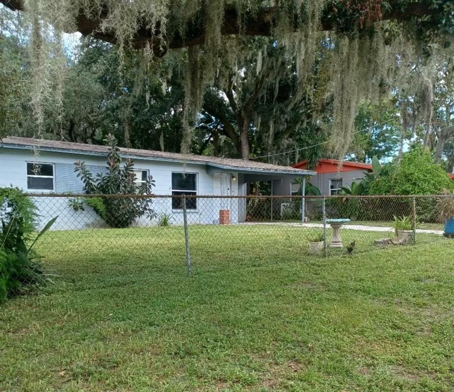 Property Photo:  7010 Yule Lane  FL 33637 