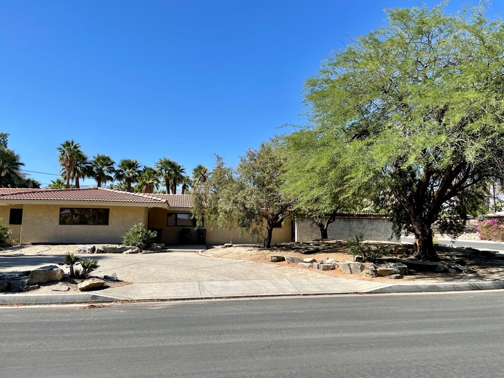 Property Photo:  74171 Covered Wagon Trail  CA 92260 