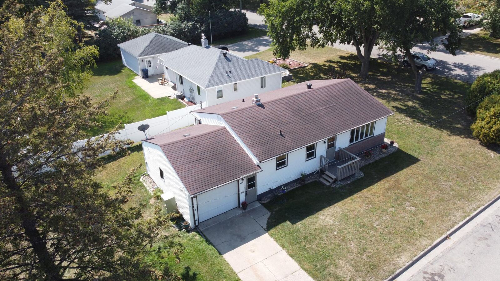 Property Photo:  406 E Cedar Avenue  MN 56537 