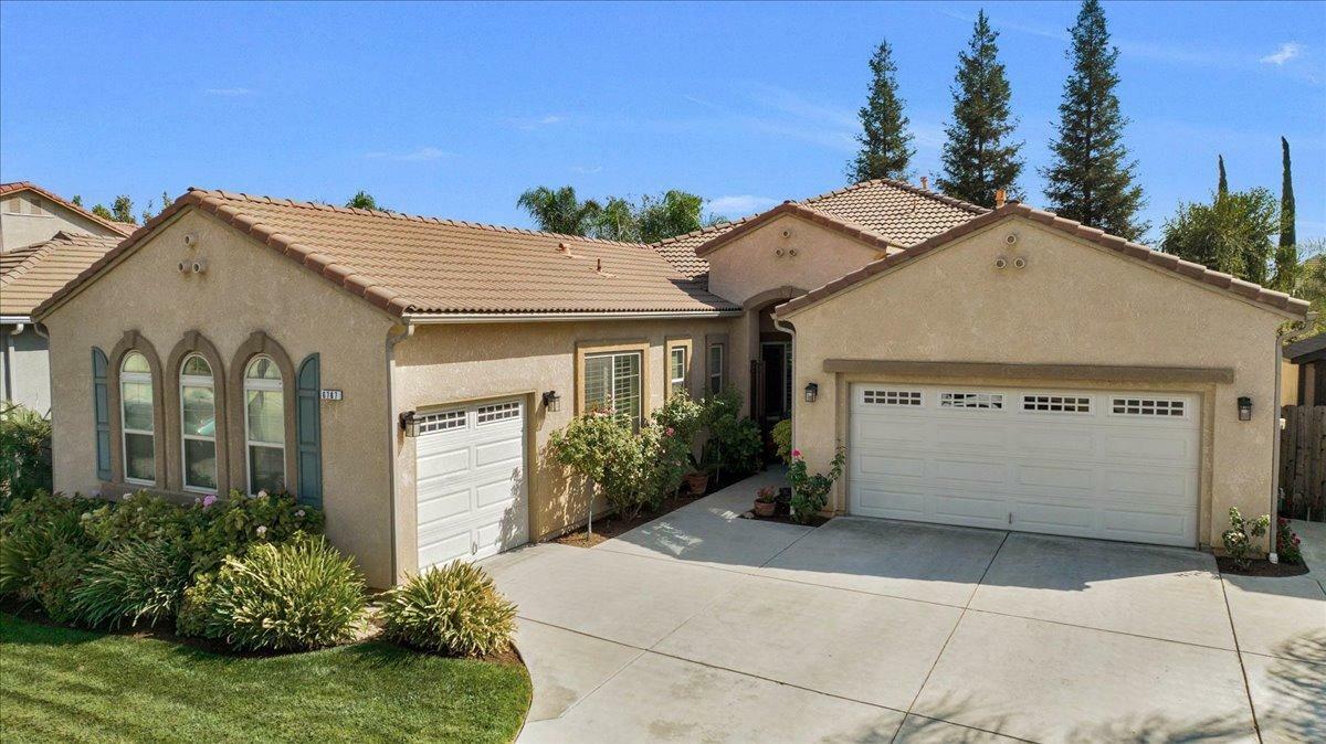 6787 W Oswego Avenue  Fresno CA 97723 photo