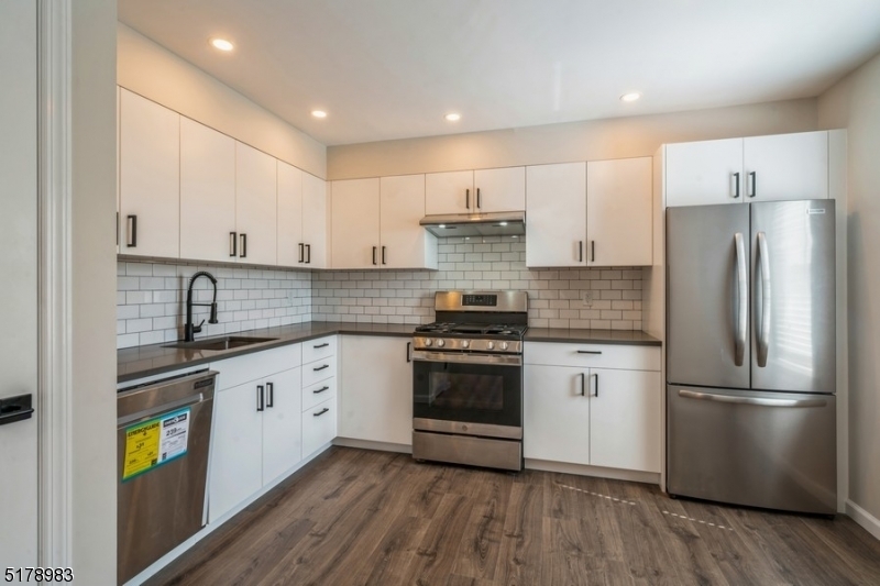 Property Photo:  700 Schuyler Ave 23  NJ 07032 