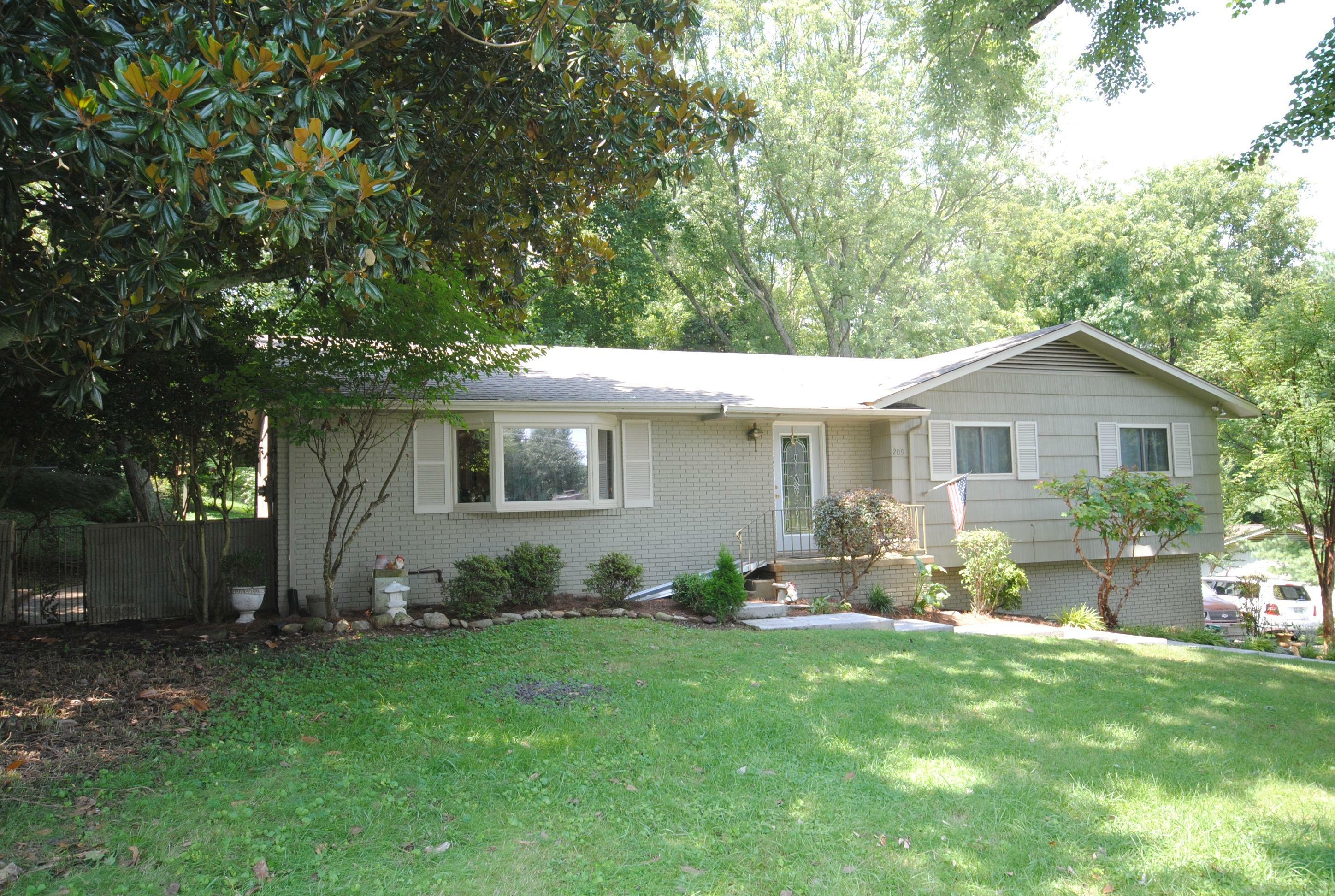 Property Photo:  209 Brandon Rd  TN 37922 