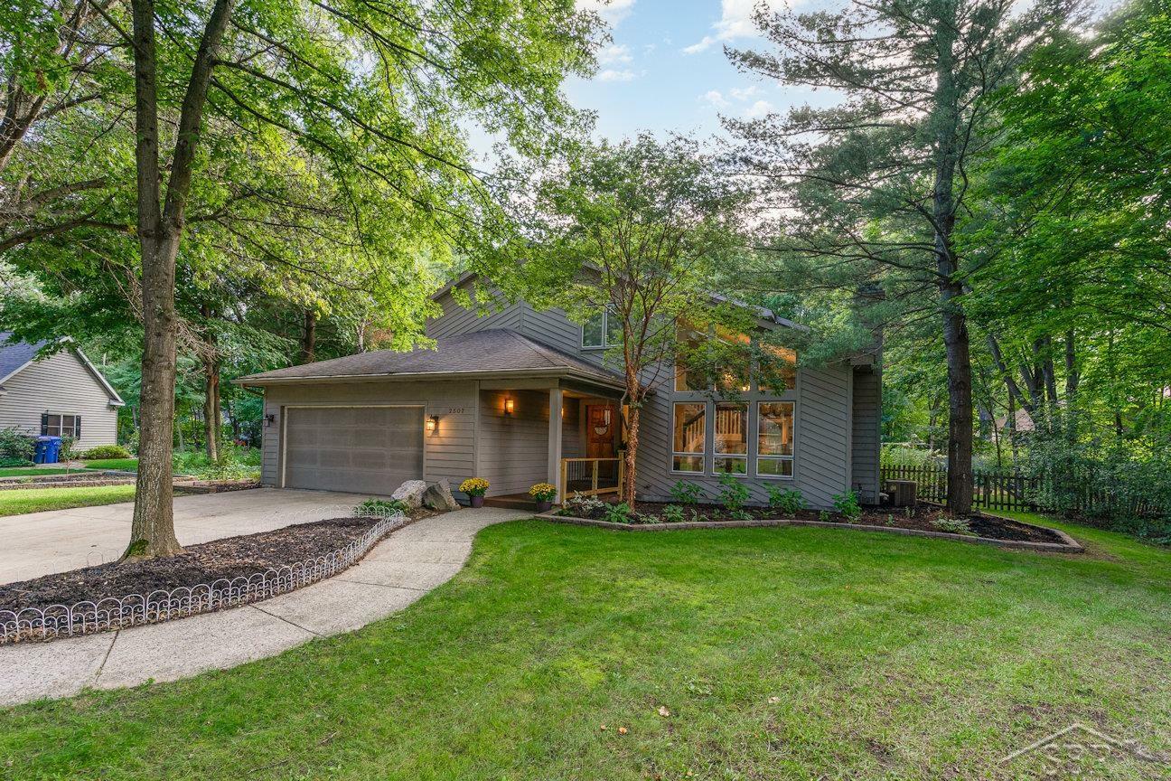 Property Photo:  2507 Brookwood Dr  MI 48640 