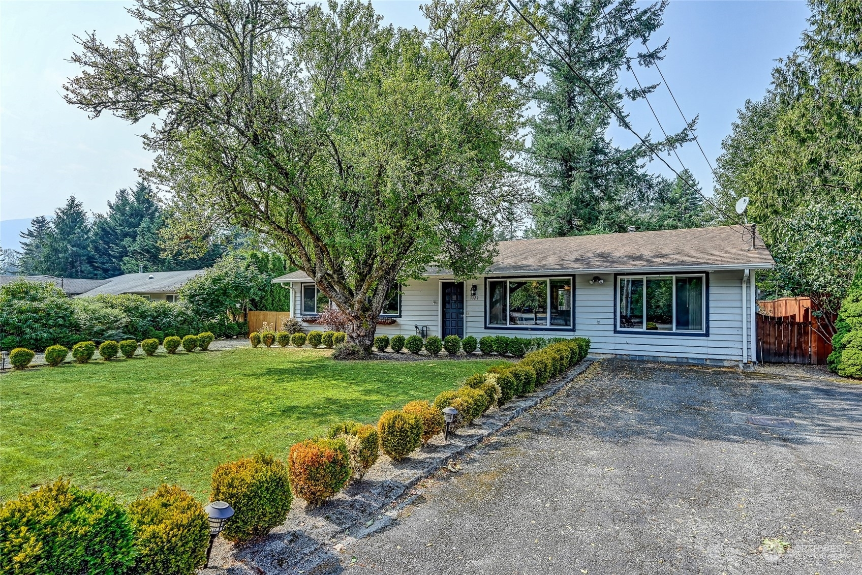 Property Photo:  1121 Pickett Avenue NE  WA 98045 