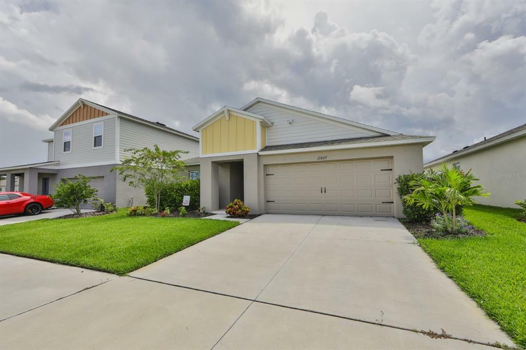 Property Photo:  12827 Scarlet Star Drive  FL 33579 