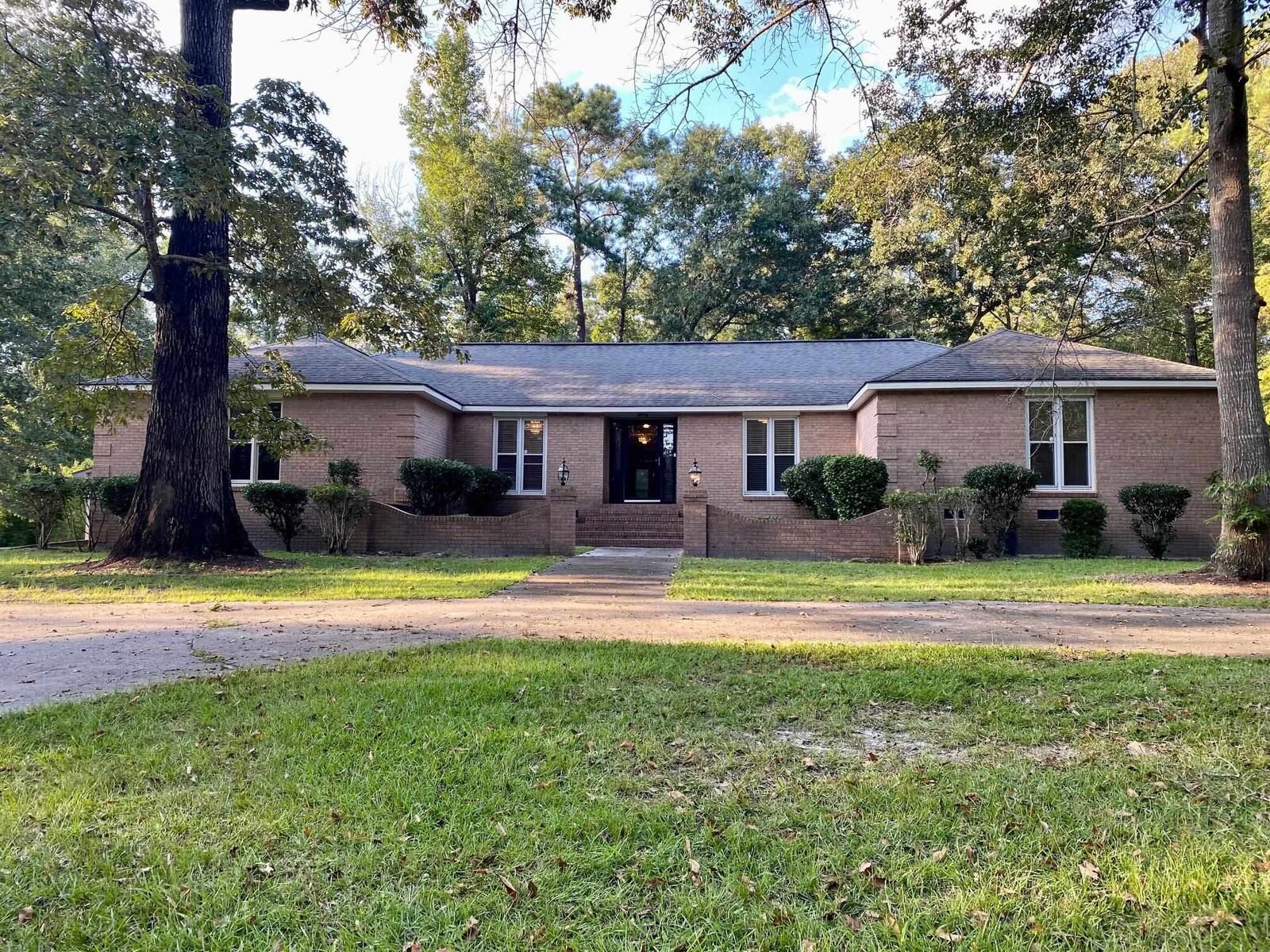 Property Photo:  137 Glen Oaks Road  GA 31069 