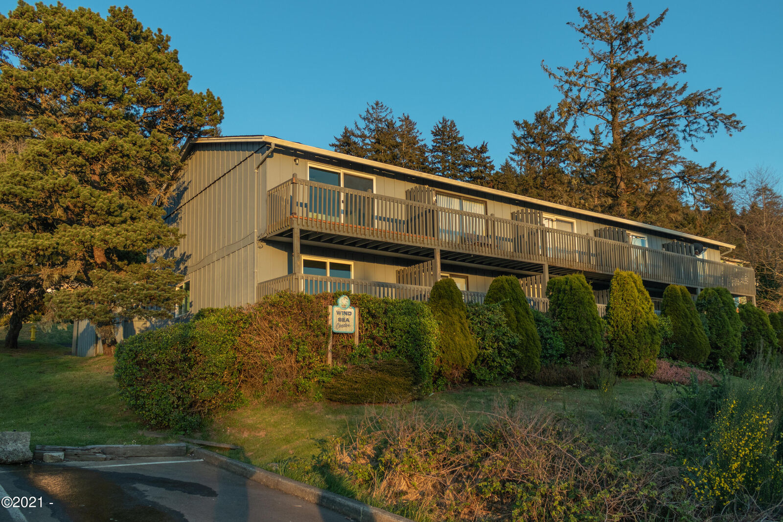 Property Photo: 445 NE Williams Avenue #5 OR 97341