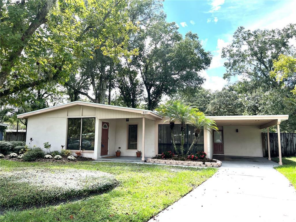 Property Photo:  811 Bellemeade Circle  FL 33617 