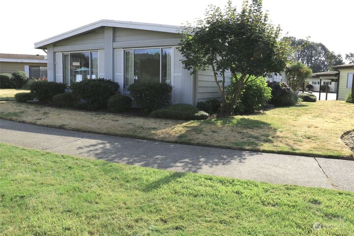 Property Photo:  1402  22nd Street NE 16  WA 98002 