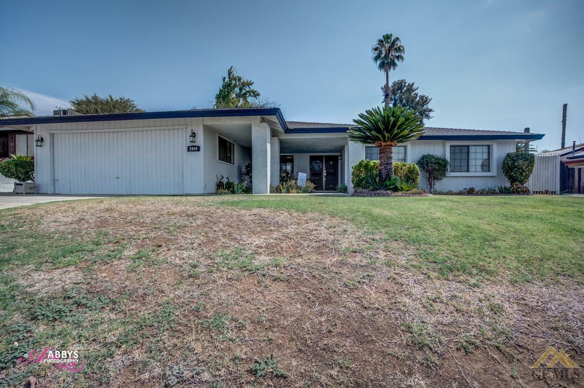 Property Photo:  2909 Brock Way  CA 93306 