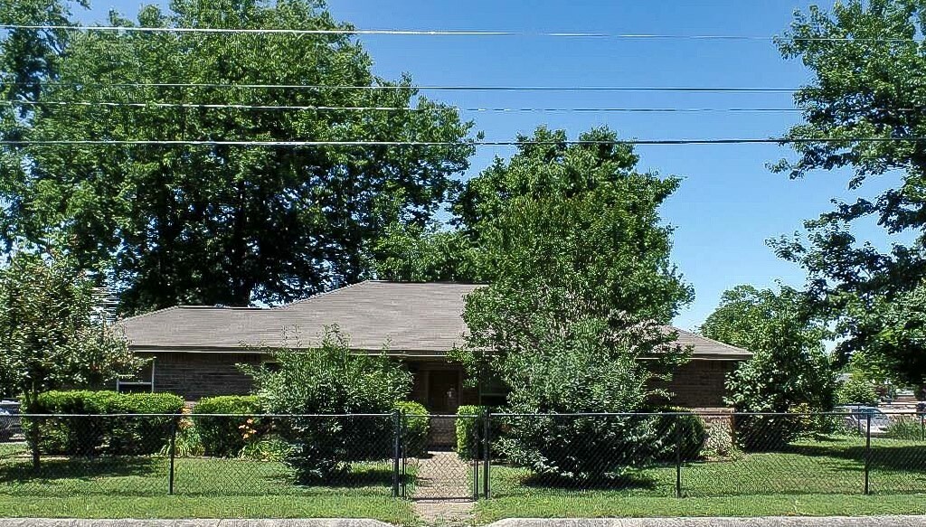 Property Photo:  220 N Maxwell Street  AR 72761 