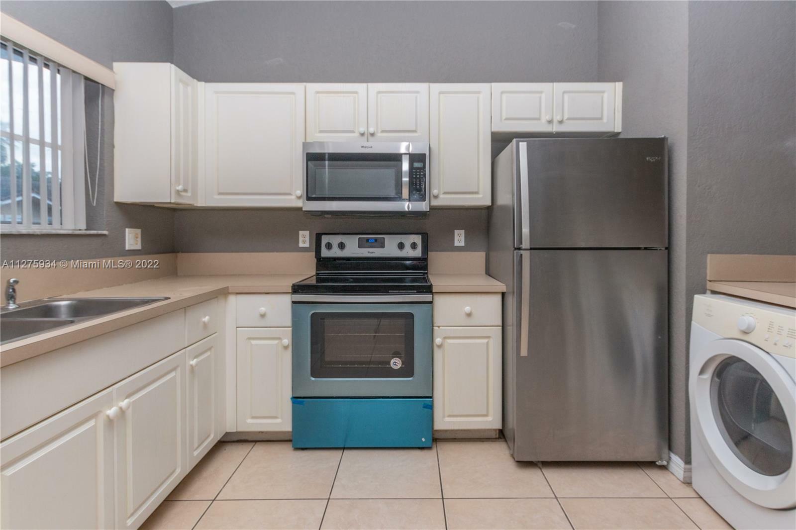 Property Photo: 3944 SW 48th Ave FL 33023