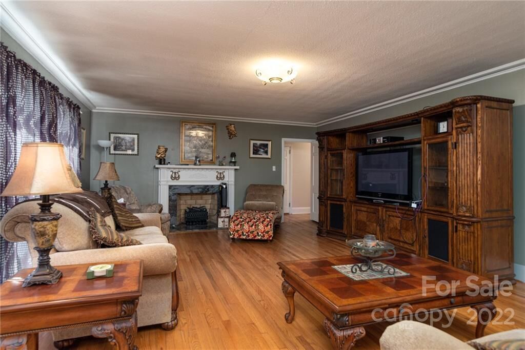 Property Photo: 401 N Inman Avenue NC 28016