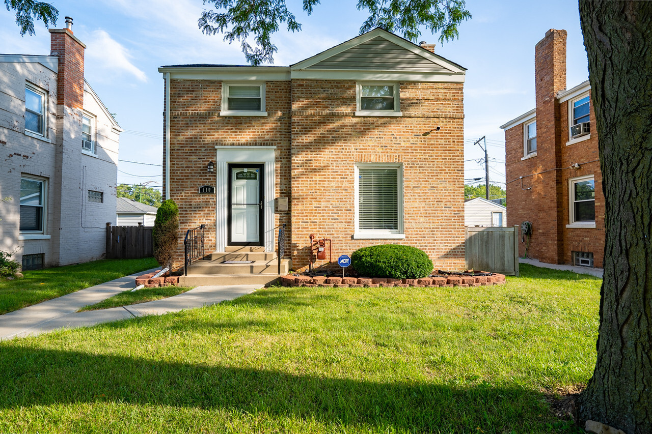 Property Photo: 110 W 91st Place IL 60620