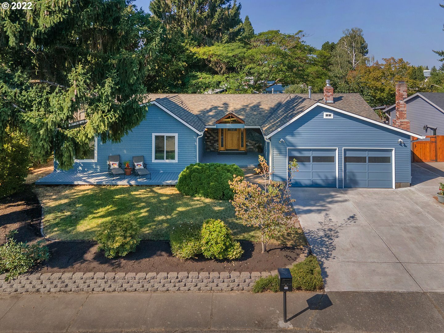 Property Photo:  985 NW 180th Ave  OR 97006 