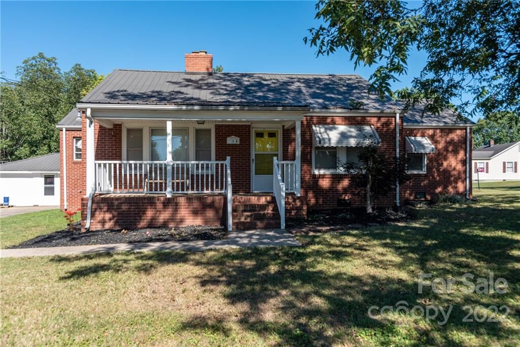 Property Photo: 504 Delview Road NC 28021