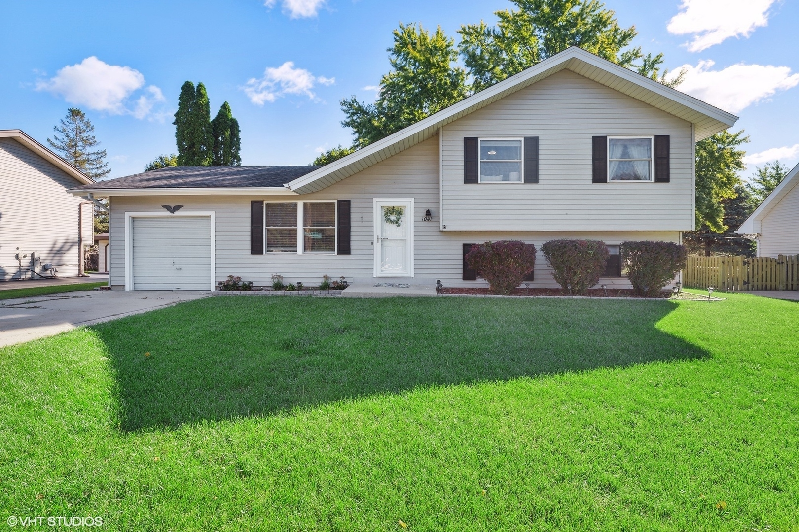 Property Photo:  1031 Sutherland Drive  IL 60014 