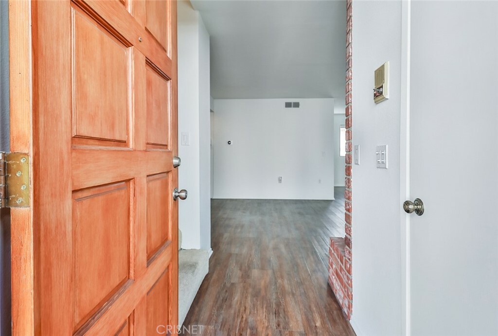 Property Photo:  19442 Wyandotte Street 14  CA 91335 